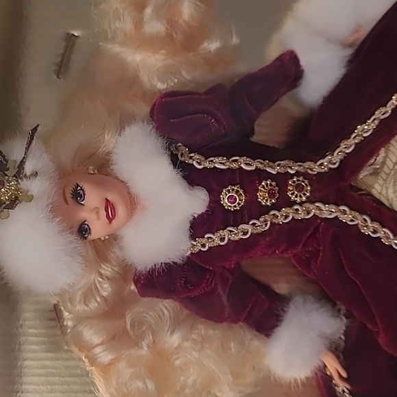 Happy Holidays, Barbie Special Edition Hallmark 1996. NIB. Vintage - Picture 2 of 6